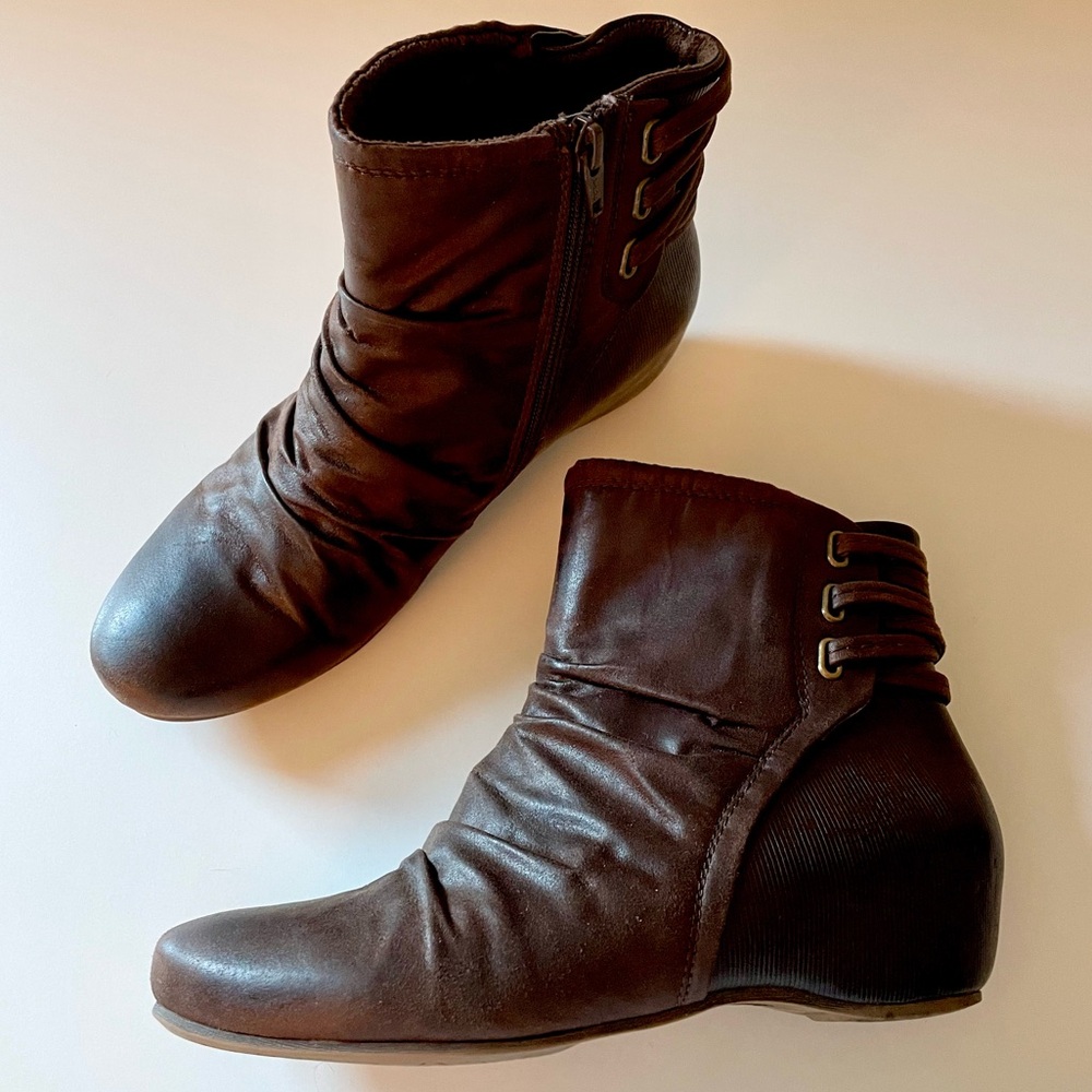 Baretraps, Slouchy Style Brown Ankle Boots, Textile Upper, Hidden Wedge Heel 8M
